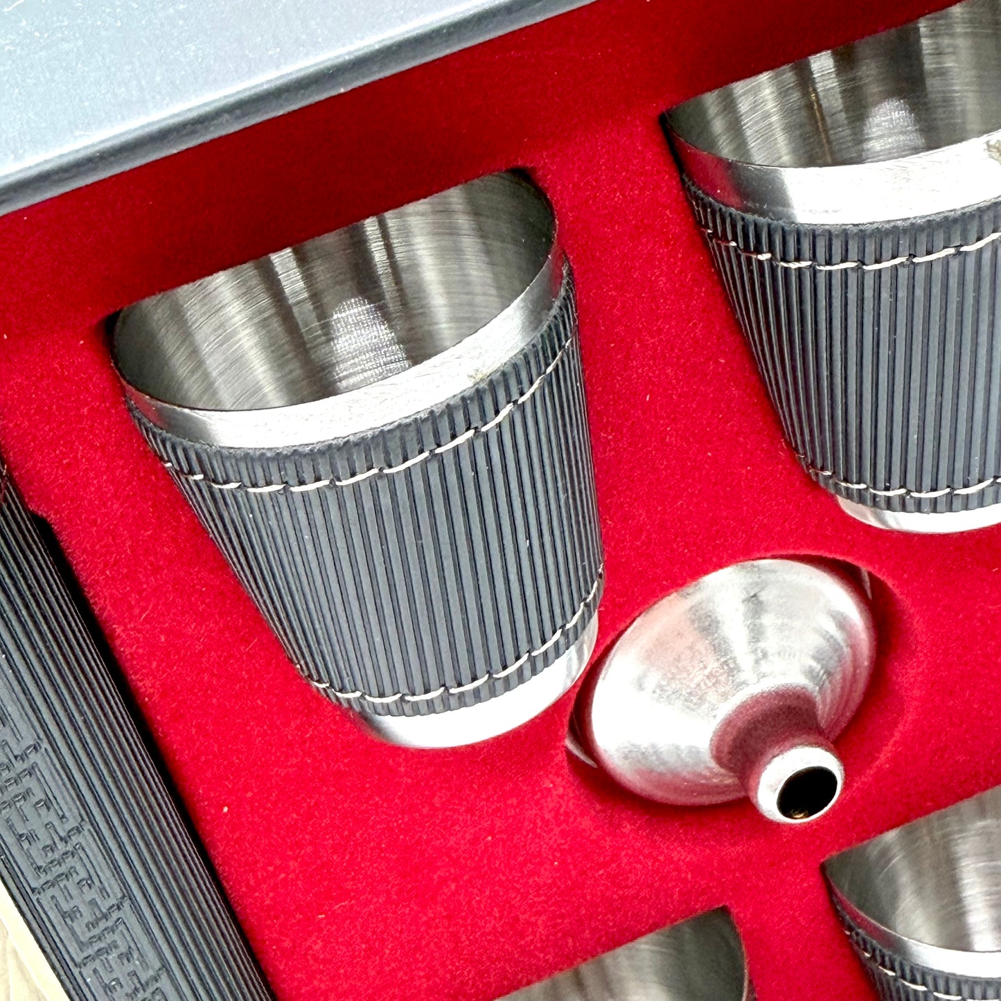 Hip flask and 4 glasses in a presentation case The Hip flask has a Trident and the words Ukraine