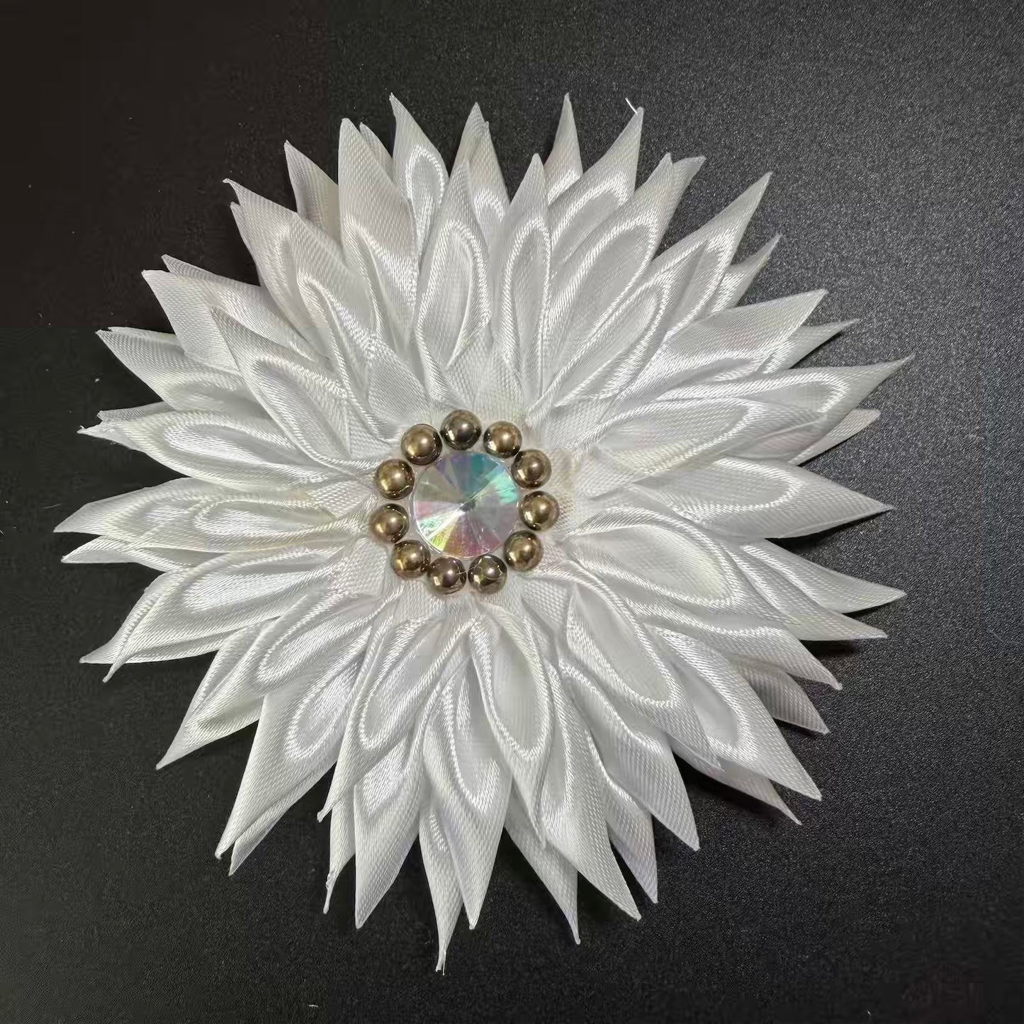 Handmade Ukrainian Kanzashi Flower Hair Clip – Elegant White Ribbon Flower from Kyiv Oblast 🇺🇦