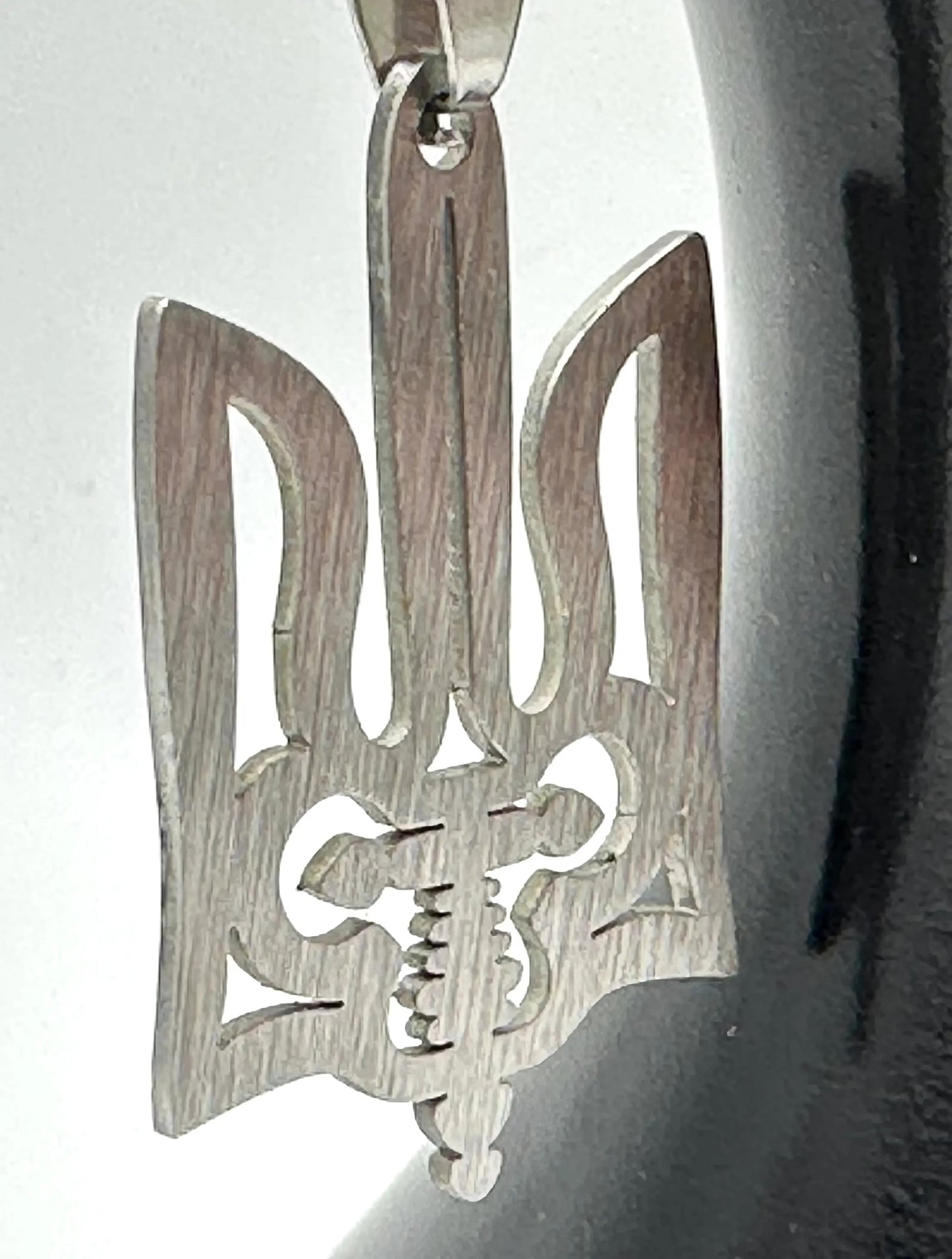 Metal Ukraine Tryzub Keyring Large Ukraine UK Aid