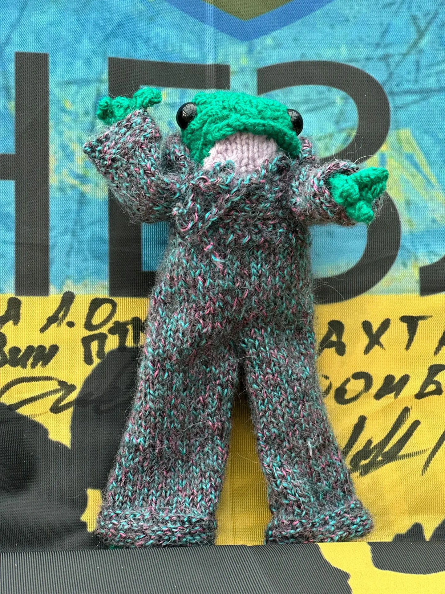 FROGS! John Travolafrog! Ukraine UK Aid