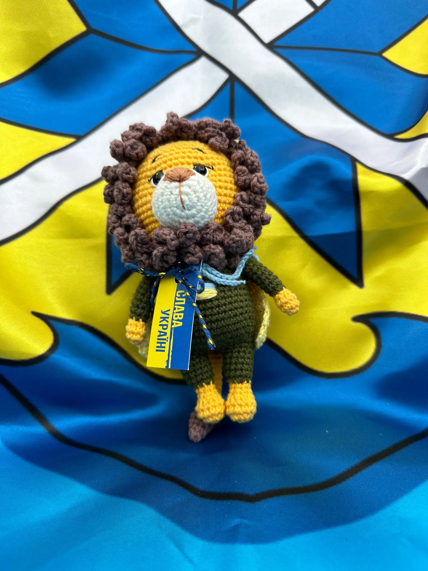 Miniature Battle Lion! Ukraine UK Aid
