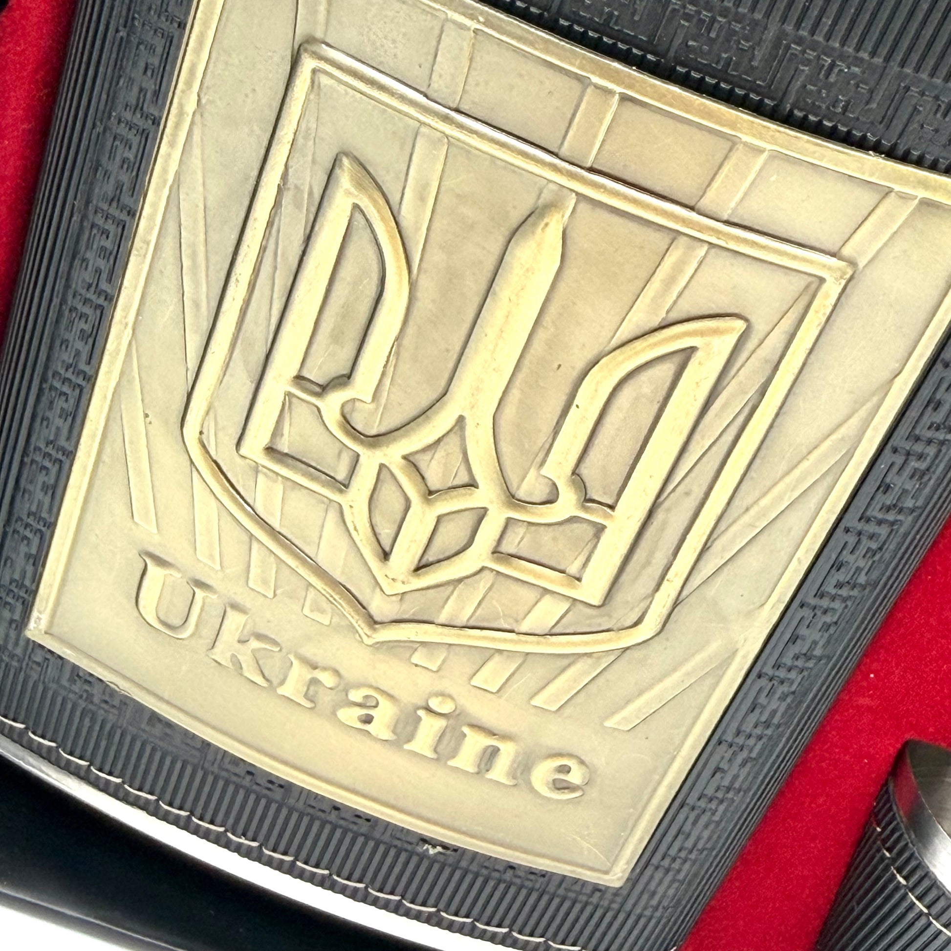 Hip flask and 4 glasses in a presentation case The Hip flask has a Trident and the words Ukraine