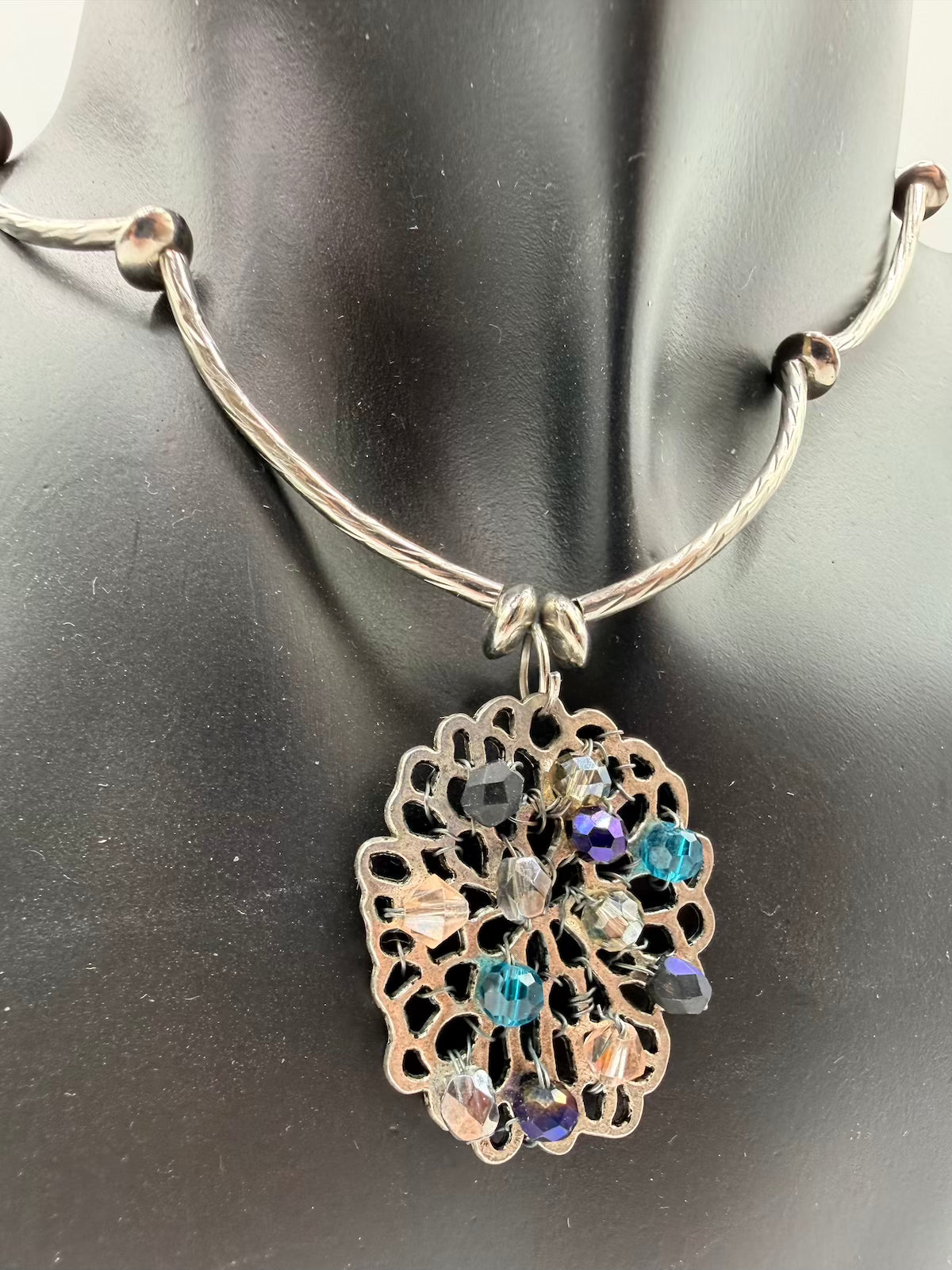 Metal Brooch style necklace