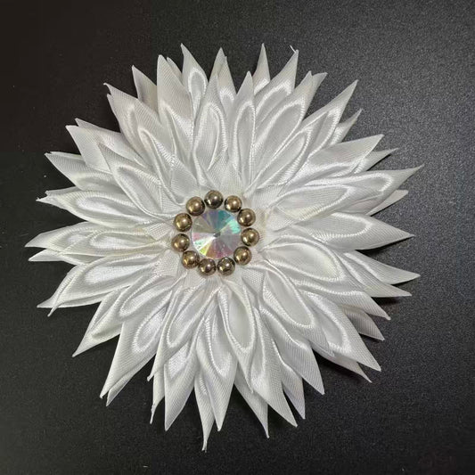 Handmade Ukrainian Kanzashi Flower Hair Clip – Elegant White Ribbon Flower from Kyiv Oblast 🇺🇦