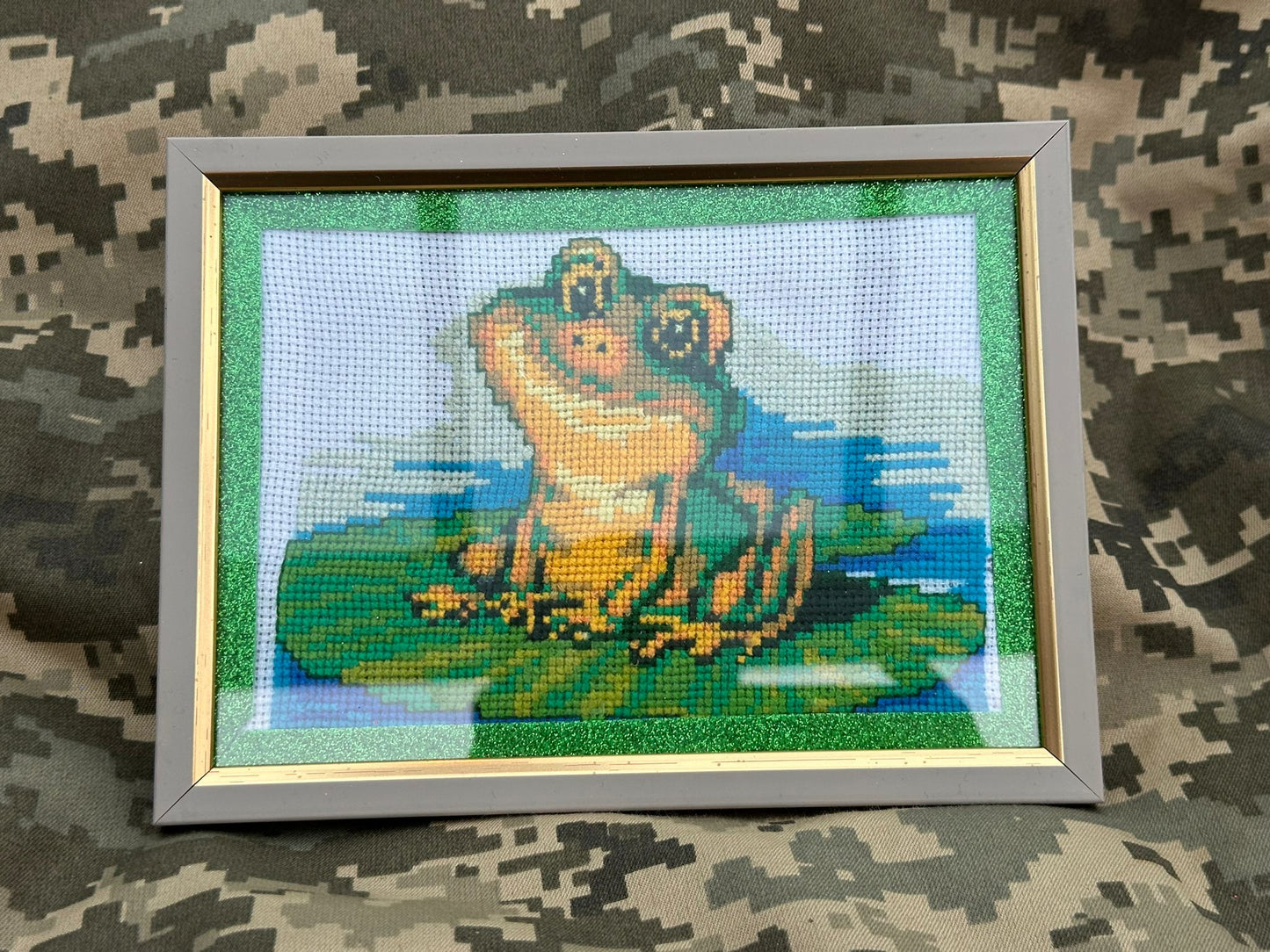 Beautiful Handmade Frog Framed Beadwork Picture