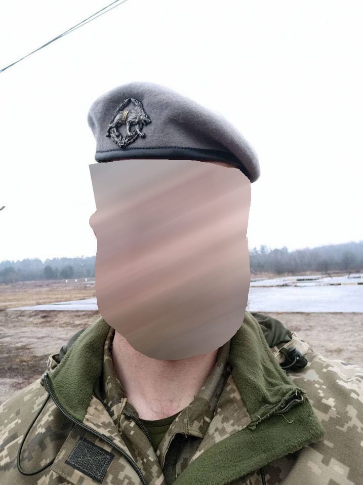 Ukrainian Special Forces soldier with Beret and Badge